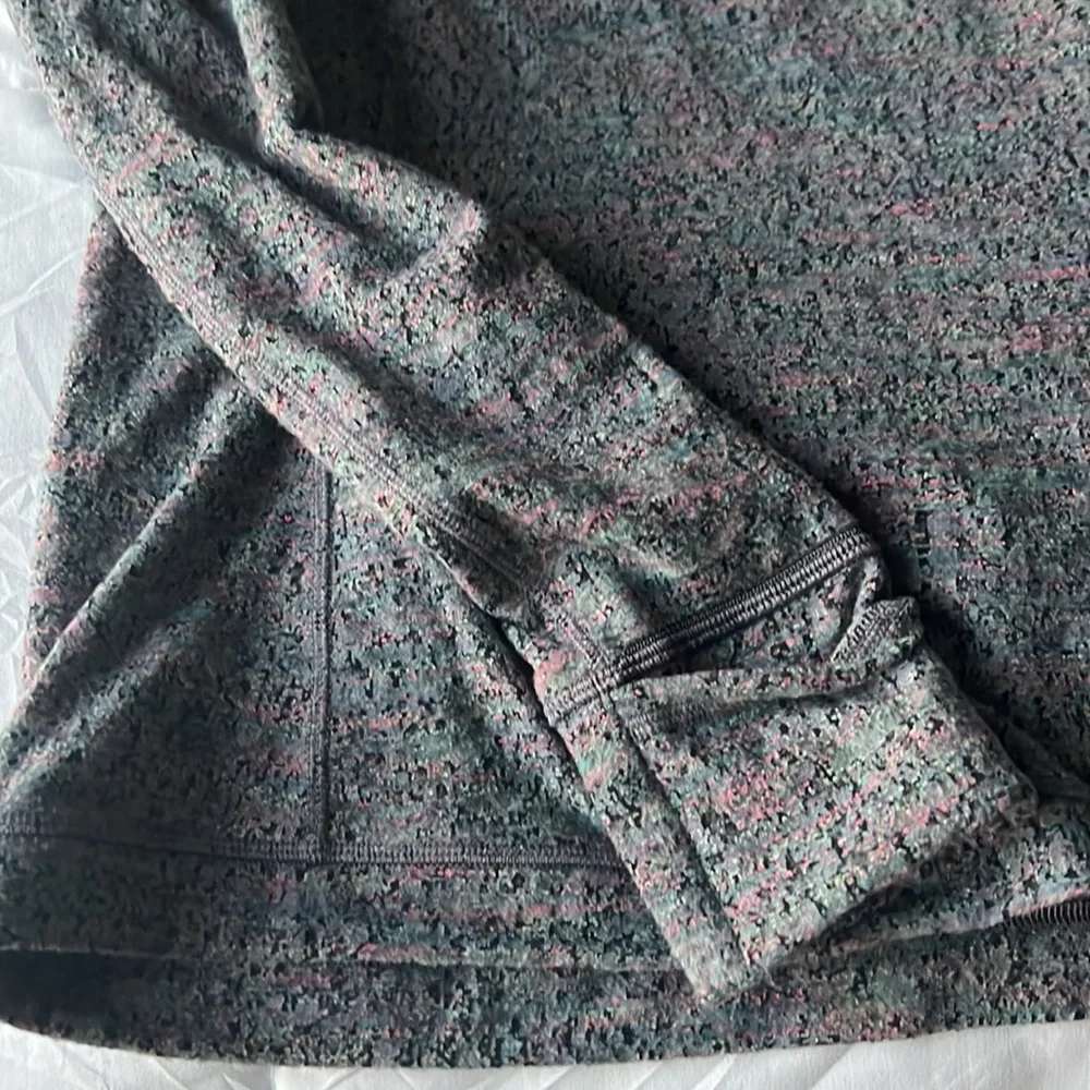Lululemon Top/Pullover - Picture 5 of 9